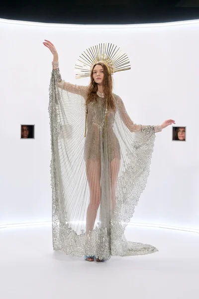 Look 3